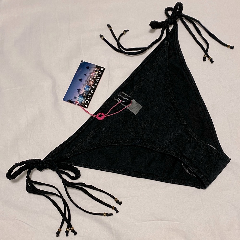 South Beach Bikini Bottom, Medium